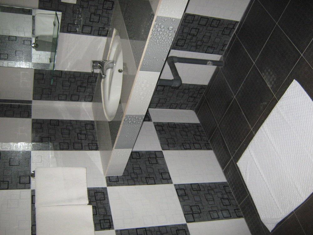 Zen Rooms Modern City Inn Negombo Esterno foto
